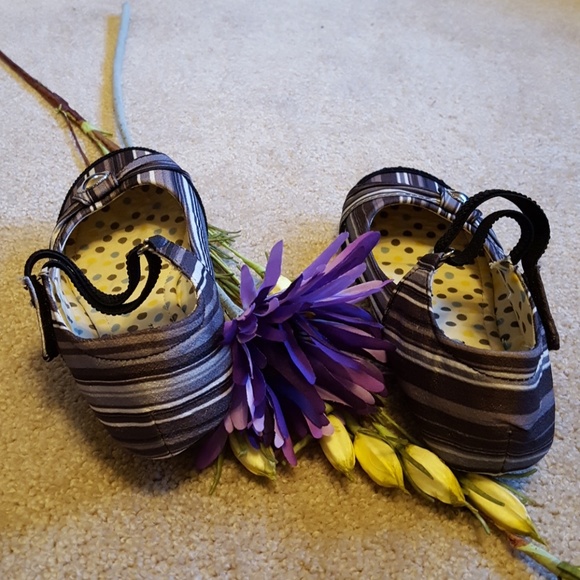 Girls Marilyn Moda flat shoes size 3/4 - Picture 3 of 8